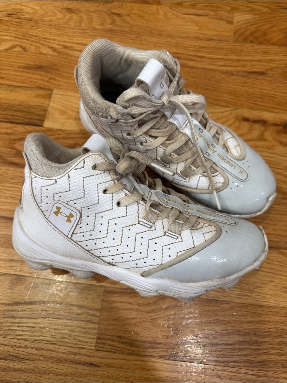 Under Armour Youth Softball Cleats (size 1.5)